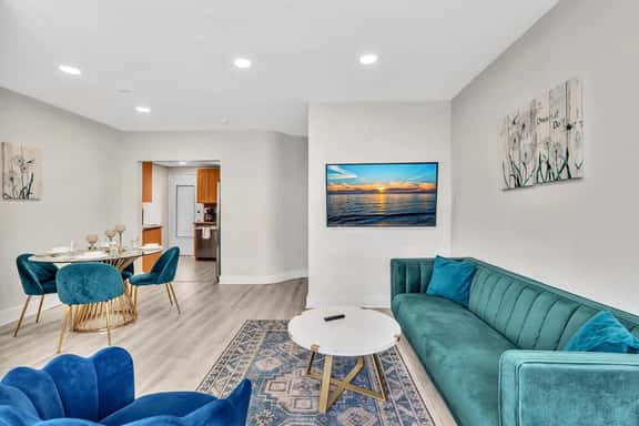 18 Suite - Image 1