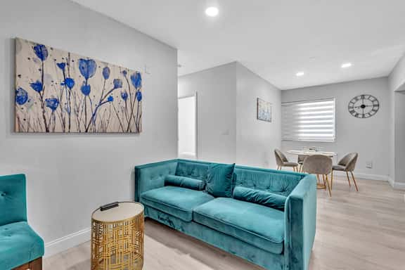 1 Suite - Image 1