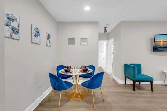 11 Suite - Image 1
