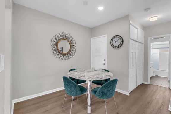 15 Suite - Image 1