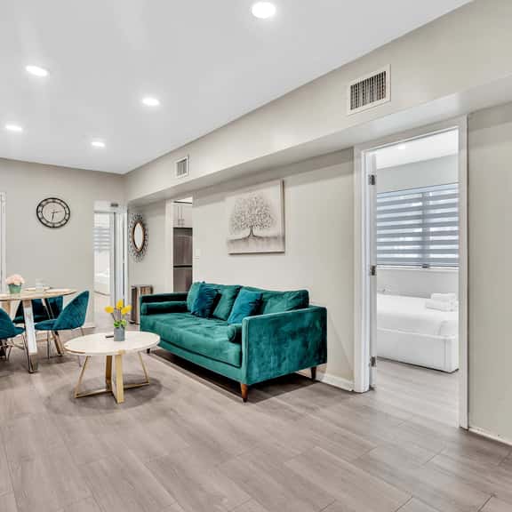 10 Suite - Image 1